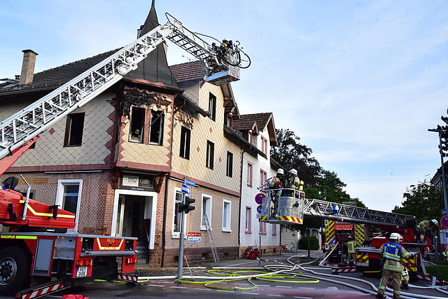 Bild 9: Bilder des ausbrennenden Weinhaus Schunk