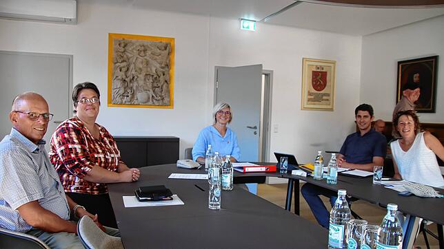 Der Aacher Gemeindewahlausschuss (von links): Michael Streitberger (FW), Sonja Ruß (Gemeindeverwaltung), Vorsitzende Simone Hornstein ...