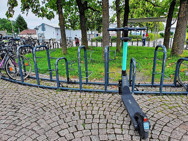 Die E-Scooter während des Testbetriebs in Friedrichshafen
