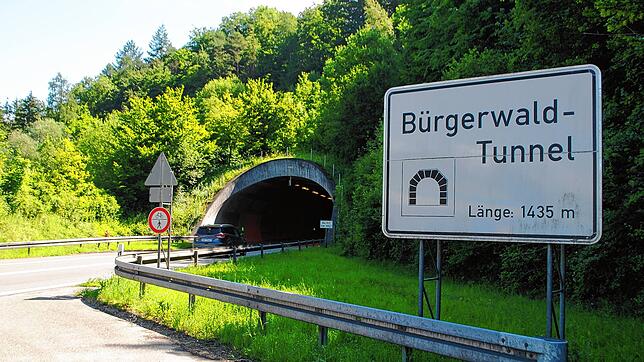 Durch den Tiengener Bürgerwald führt seit 1997 der gleichnamige Bürgerwaldtunnel.