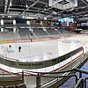 Die Energiekosten explodieren, auch in der Helios Arena (Archivbild aus dem Jahr 2021) in Schwenningen. Der Betrieb der Eissportanlage ...