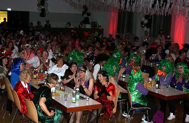 Bild 9: Bilder der Frauenfasnacht der katholischen Frauengemeinschaft Tiengen