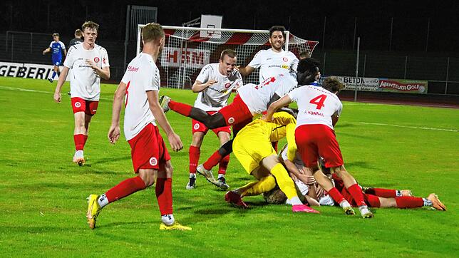 Bild : Irrer Pokal-Fight! Die besten Bilder vom 3:2-Sieg des SC Pfullendorf gegen den FC 03 Radolfzell