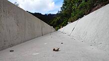 Ein mehrjähriges Projekt ist diese Abflussrinne, die an der Passstraße zum Feldberg verlegt wird.