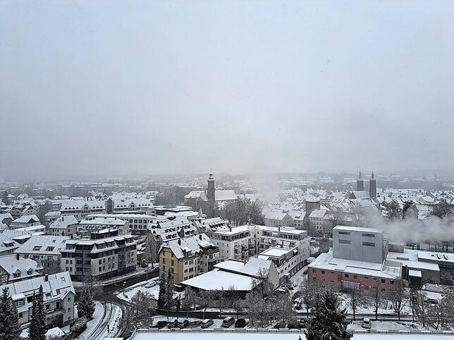 Weiße Dächer in Villingen.