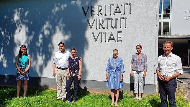 Das Hochrhein-Gymnasium Waldshut hat nun auch offiziell eine neue Leitung (von links): Jennifer Beck (Vorsitzende des Personalrats), ...
