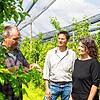Der Vorstand der Regionalwert AG Bodensee-Oberschwaben (von links): Obstbauer Clemens Hund, Stefan Schwarz und Sarina Gisa. Die ...