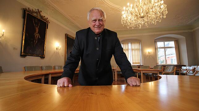 Er will weiterhin am großen runden Tisch im Meersburger Ratssaal Platz nehmen: Werner Endres (81) sitzt seit 44 Jahren im Gemeinderat. ...