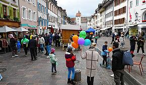 Zahlreiche Besucher flanierten beim verkaufsoffenen Sonntag auf der Kaiserstraße, um sich vom umfangreichen Angebot inspirieren zu lassen.