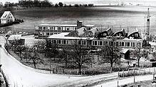 1962: Im Sommer 1962 wurde der zweite Bauabschnitt des Dual-Gebäudes fertiggestellt, so dass die neue Werkshalle bezogen werden konnte. ...