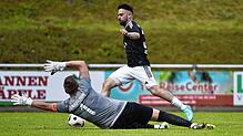 Einziger Treffer: Sandro D‘Accurso (SV 08 Laufenburg) gelang es nur einmal, Torhüter Pascal Metzger (FV Herbolzheim) zur 1:0-Führung zu ...