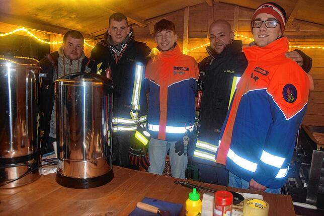 Bei der Jugendfeuerwehr Murg gab es Glühwein für die innere Wärme.