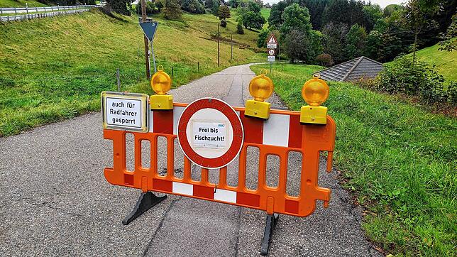 Auch für Fahrradfahrer bleibt die Straße vorerst gesperrt. Bild: Sebastian Barthmes