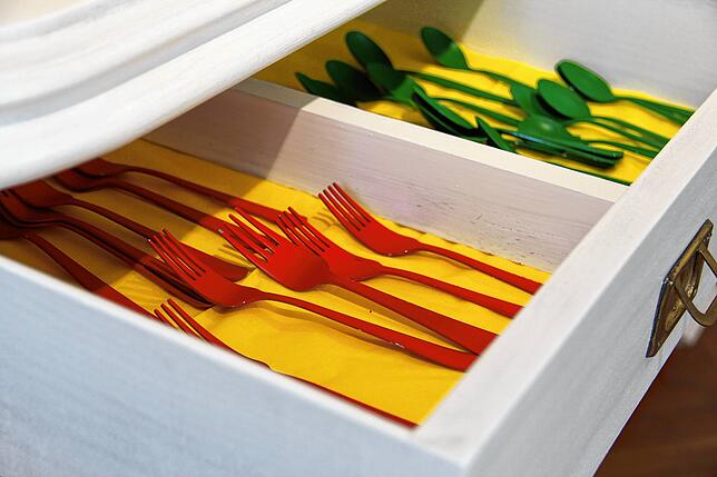 Es ist angerichtet: ein Exponat aus der Ausstellung &bdquo;Patchwork Heimat&ldquo; in der Villa Bosch.