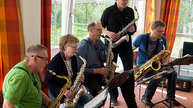 Am Wochenende vor der Jazznight holten sich die Musiker der "DoX Memorial Bigband" den letzten Feinschliff in Workshops mit Profis. Hier ...