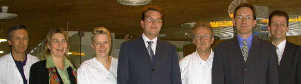 sax_sa_krankenhaus_GHB14FTR8.1.jpg Frischer Wind im Bad Säckinger Krankenhaus (von links): Volker Roth, Ulrike Weißensee-Maisl, Elke Schmitz, Frank Müller, Gerd Lunke, ...