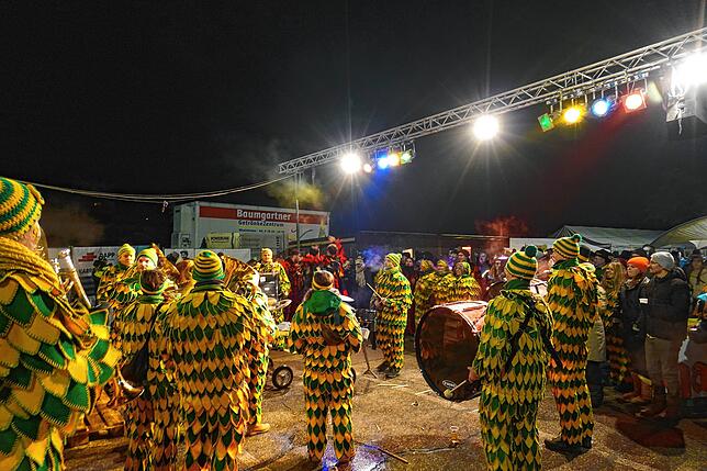 Mächtig Kalt: Der Zunftmusik fror beim Guggen Open Air in Oberwihl bei manchem Spieler der ein oder andere Zug am Instrument ein.