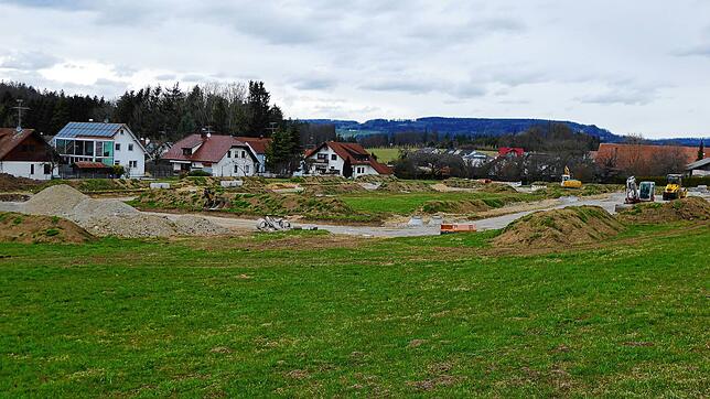 Nachdem die Quadratmeterpreise festgelegt wurden, sollen nun zunächst zehn Baugrundstücke im neuen Baugebiet in Grünwangen zum Verkauf ...