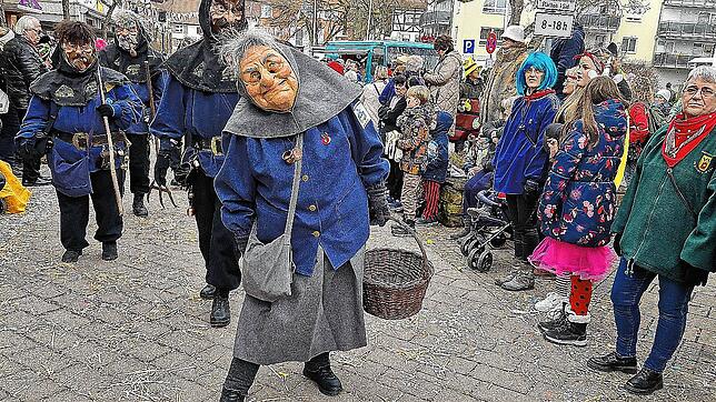 Bild : Der Montagsumzug in Bad Dürrheim setzt den gutgelaunten Punkt unter die diesjährige Fasnet &ndash; Teil 2