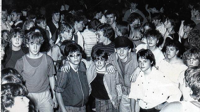 Da strahlen sie stolz in die Kamera, die schick herausgeputzten Jungs &ndash; das Bild ist 1983 in der alten Tonhalle entstanden. Es ...