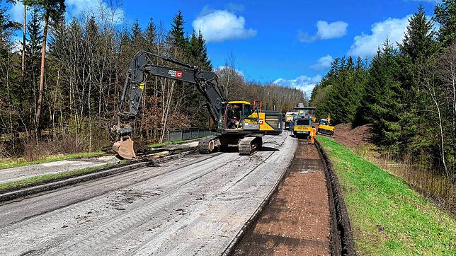 Seit 2. April wird die Kuhmoosbachbrücke zwischen Villingen und Pfaffenweiler erneuert für rund 1,8 Millionen Euro.