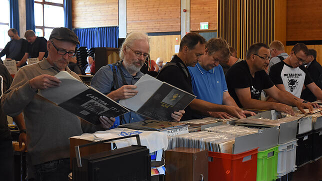 Schallplatten sind wieder begehrt: Bei der Radio- und Phonobörse in St. Georgen stöberten viele Besucher nach neuen Schätzen für ihre ...