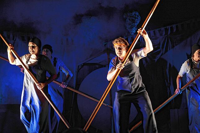 An die Ruder Gefährten: Das NN Theater Köln überzeugte das Publikum beim Kulturufer mit seinem Stück &bdquo;Odysseus&ldquo;.
