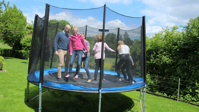 Der tägliche Sport macht gemeinsam am meisten Spaß: Gesa und Hauke Hansen mit ihren Kindern Luisa, Emma, Henrik und Ida auf dem ...