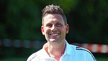 Benjamin Heim hat Grund zur Freude: Der SV Mühlhausen hat sich in Steißlingen mit 3:0 klar durchgesetzt.