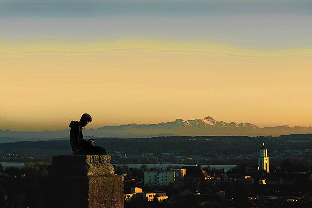 Die Konstanzer lieben den Blick auf das Bergpanorama wie hier vom Bismarckturm: Doch wann ihnen das Wetter diesen Blick gewährt, gleicht ...