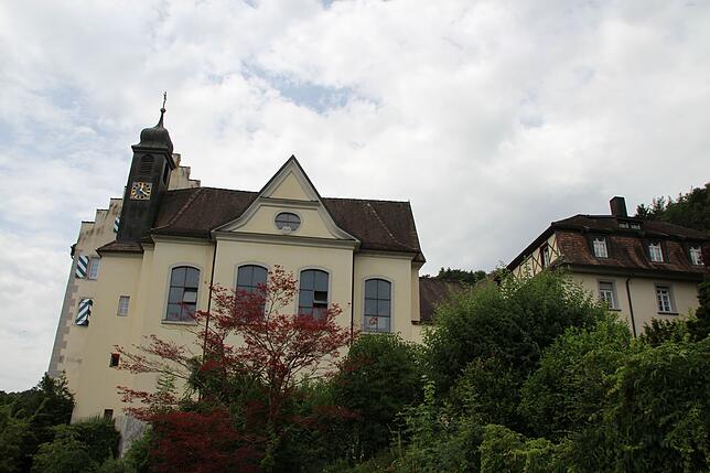 Das Kloster Marienburg Ofteringen mit drei Schwestern Passionistinnen. Aktuell leben dort vier Passionistinnen und eine Benediktinerin ...