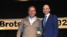 Für drei Ratsperioden im Fischbacher Ortschaftsrat wird Martin Eitzert mit der Verdienstmedaille ausgezeichnet. Bild: Jerger