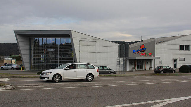 Das Spielcasino "Number One" am Laufenburger Zoll ist eine der sieben Automatenspielstätten der Strasser GmbH, die nun zu Harlekin ...