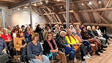 Eine volle Rathausgalerie, mit künftigen Aktiven in der Nachbarschaftshilfe Hüfingen, engagiert sich für die Vereinsgründung. Fotos: ...