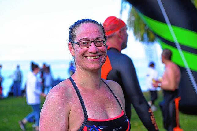 Die 40-jährige Valentina aus Winterthur schwimmt sogar im Winter im Badeanzug.