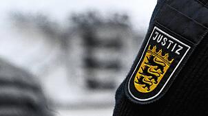 Weil das Opfer die Flucht ergriffen habe, habe der Angeklagte Gas gegeben und den Mann angefahren, um ihn umzubringen – Urteil im ...