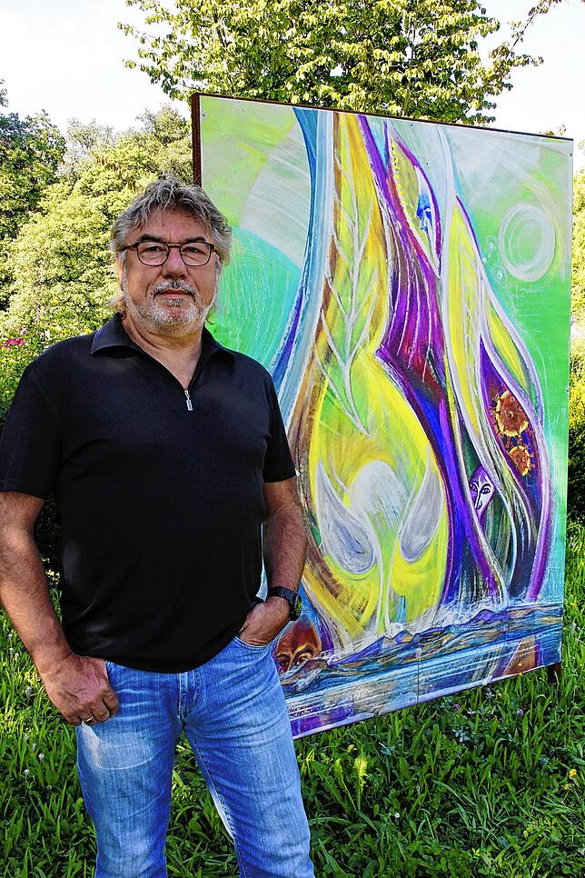 Salvador-Dali-Fan Ernst Kästle verbindet reale Ansichten mit surrealen Elementen.