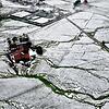 Weiler im Allgäu: Winterlich sieht die Landschaft aus der Vogelperspektive aus, nach dem ein heftiger Hagelschauer niedergegangen ist ...