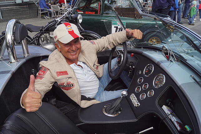Bild 10: 200 Oldtimer waren auf der Hafenmeile zu sehen. Sechs davon haben wir uns von ihren Besitzern persönlich vorstellen lassen.