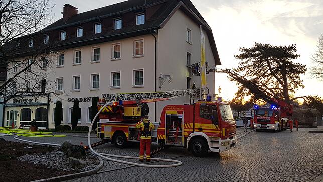 Bild : Rückschlag statt goldener Rückkehr: Brand durchkreuzt Pläne von "Knopf"-Chef Christian Herzog. Schaden immens, Betrieb soll dennoch schnellstens weitergehen