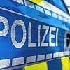 Ein Einsatzfahrzeug der Polizei (Symbolbild). Bei Wutöschingen überschlägt sich ein Auto. Der Fahrer ist berauscht und betrunken.