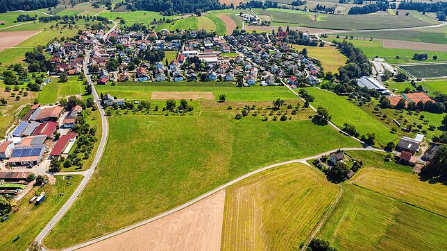 Hier soll das Neubaugebiet Breite westlich von Kaltbrunn entstehen. Auf 22 der vorgesehenen 45 Grundstücke sollen Einfamilienhäuser ...