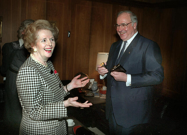 Die britische Premierministerin Margaret Thatcher und Bundeskanzler Helmut Kohl begannen am 21.2.1989 im Römer in Frankfurt am Main ihre ...