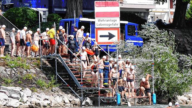 Ob es dieses Bild der Teilnehmer des Zweibrückenschwimmens weiterhin geben wird, steht in den Sternen. Denn der Hauptorganisator der ...