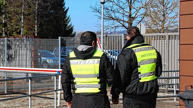 In der ehemaligen Graf-Stauffenberg-Kaserne ist eine von landesweit zwei Erstaufnahmestellen und sind dort mehr als 600 Flüchtlinge ...