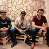 Die Band Ernstfall aus Weil am Rhein: Nikolaus &bdquo;Nikki&ldquo; Feuerstein am Bass, Dominic Ernst an der Gitarre und Gesang, Peter ...