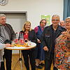 Beim informellen Austausch (vorne, von links): Astrid Müller, Berthold Eschbach, Karin Gallmann, Frank Schneider und Dekanin Christian ...