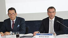 Finanzvorstand Marcus A. Wassenberg (links) und der Vorstandsvorsitzende Andreas Schell bei der Jahrespressekonferenz von Rolls Royce ...