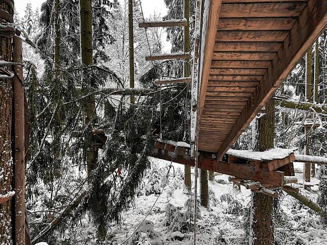 Schwerer Nassschnee richtete im Januar großen Schaden im Kletterwald &bdquo;Hochempor&ldquo; am Bergsee an.