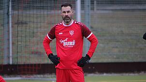 Spielertrainer Adem Sari und der VfB Villingen warten nach dem 2:2 gegen die Schwarzwald-Union weiter auf den ersten Sieg.
